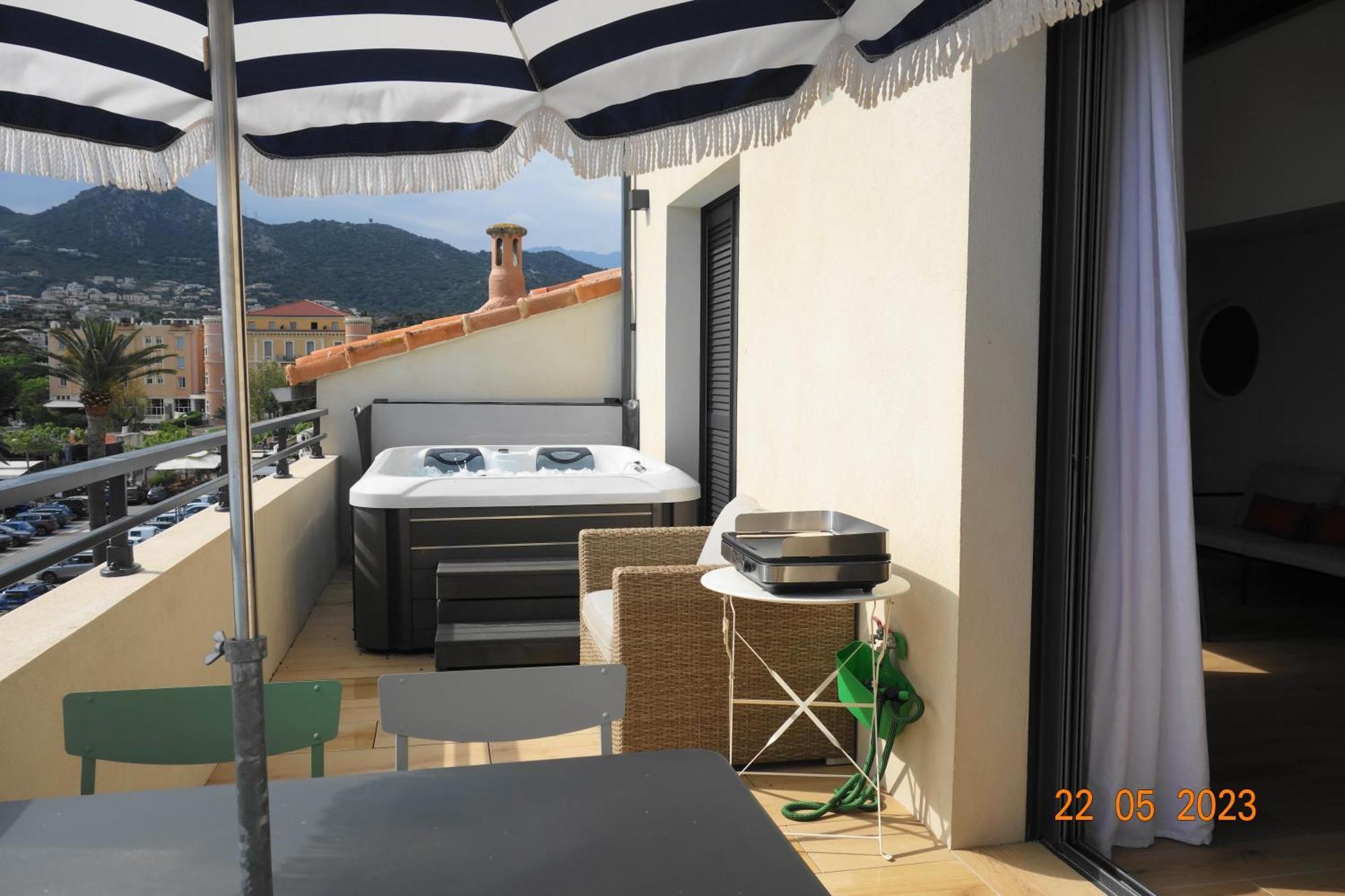 L'Ambre Apartamento LʼÎle-Rousse Exterior foto